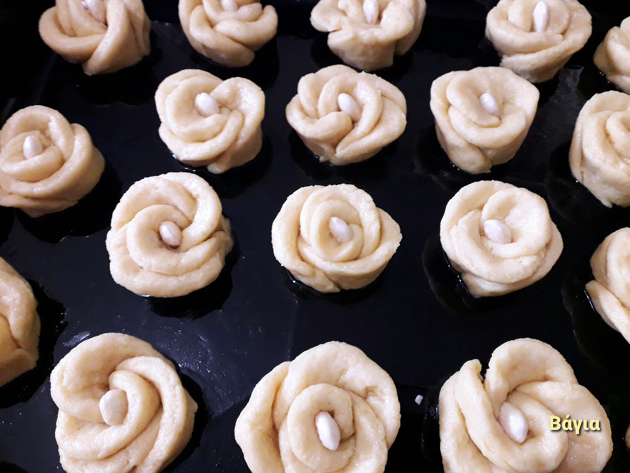 σιροπιαστά γλυκά-για-τα-Χριστούγεννα-τριαντάφυλλα-συνταγή-