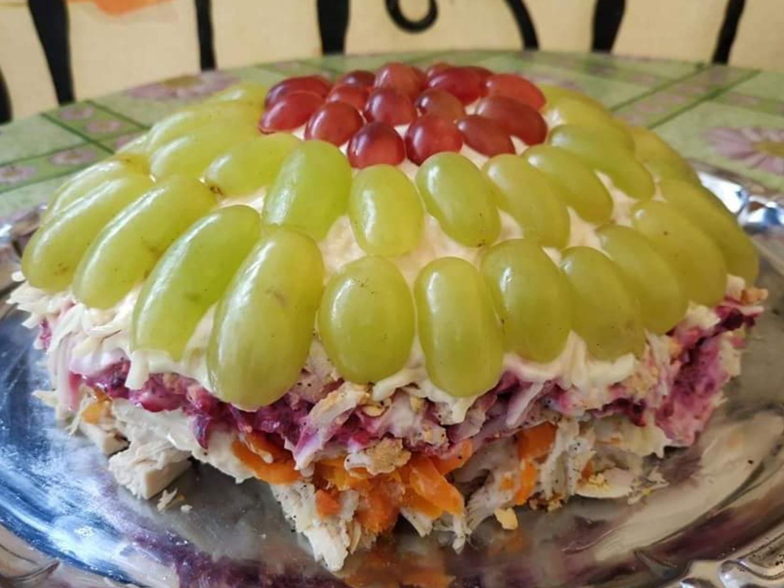 Γιορτινή σαλάτα με σταφύλια