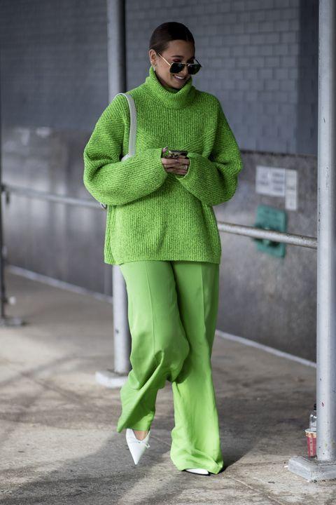 πράσινο πουλόβερ-και-πράσινο παντελόνι-ιδέες-