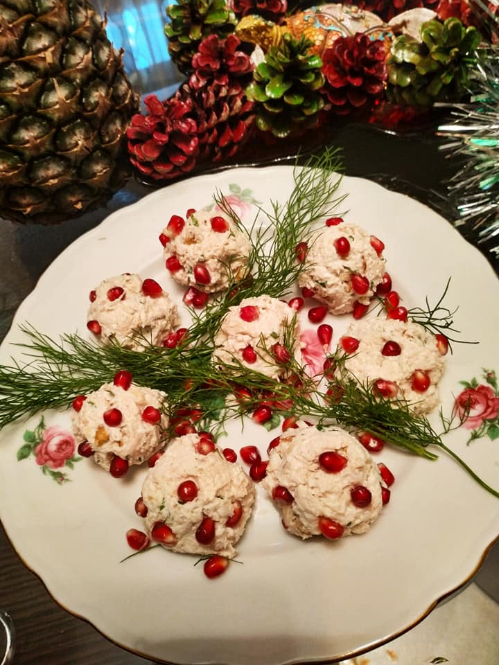 κοτοσαλάτα-σε-μπάλες-για-την-Πρωτοχρονιά 2023-συνταγή-