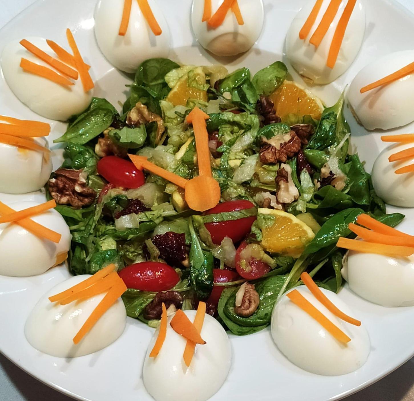 Πρωτοχρονιάτικη σαλάτα ρολόι για την αλλαγή του χρόνου