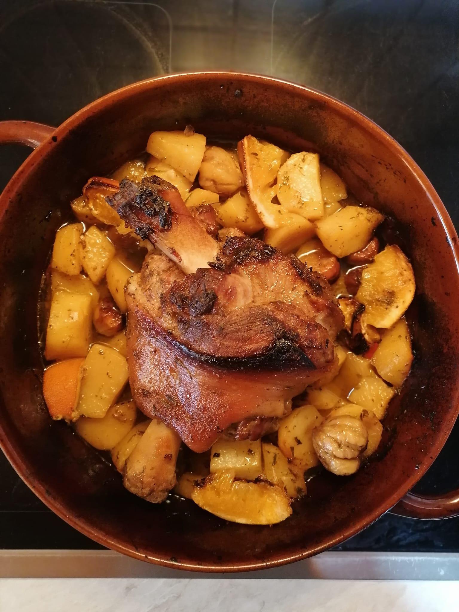 κότσι-με-μέλι-και-πορτοκάλι-για-την-Πρωτοχρονιά-συνταγή-