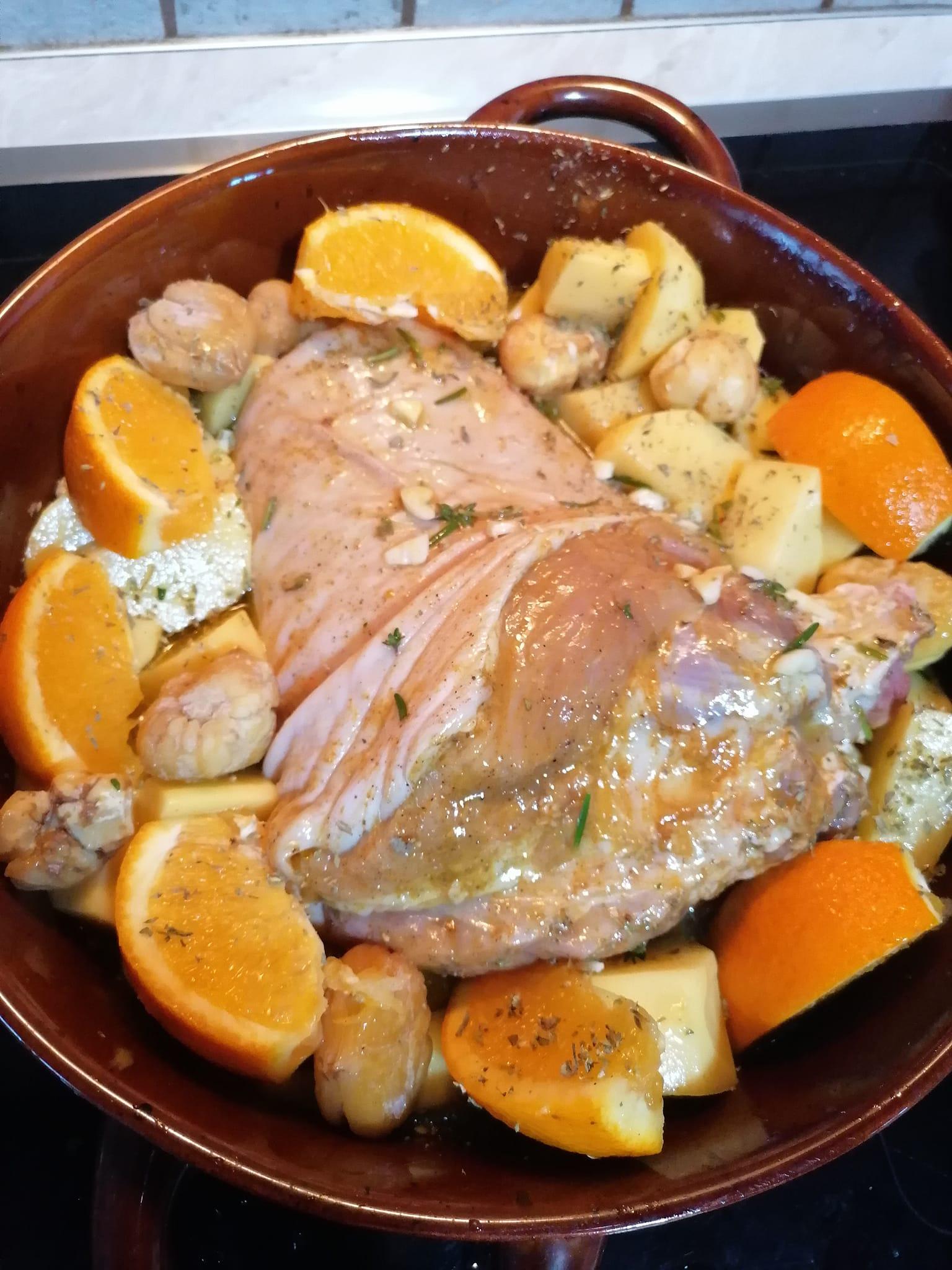 κότσι-με-μέλι-και-πορτοκάλι-για-την-Πρωτοχρονιά-συνταγή-