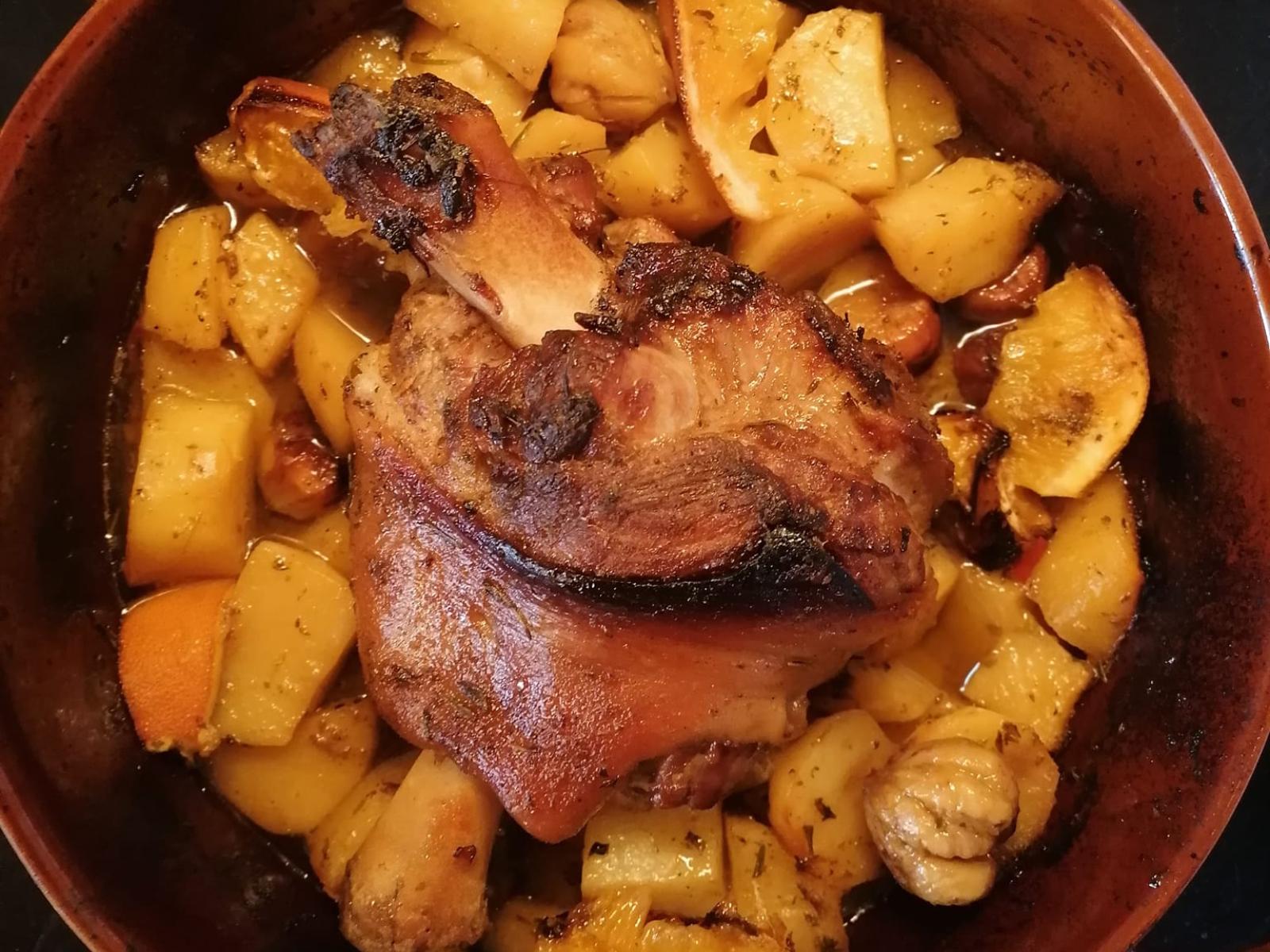 κότσι-με-μέλι-και-πορτοκάλι-για-την-Πρωτοχρονιά-συνταγή-