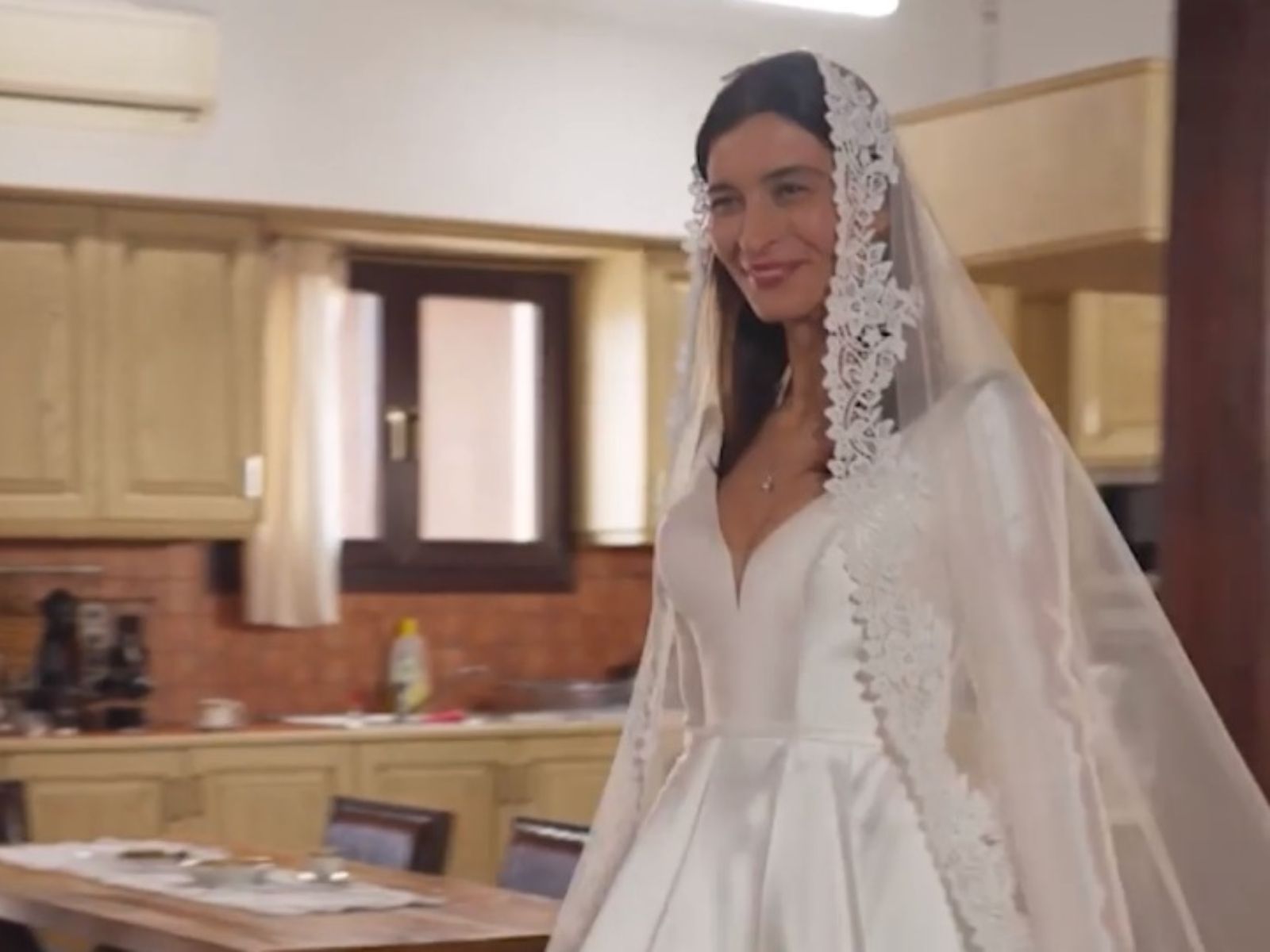 Η-Γη-της-Ελιάς-Ιουλία