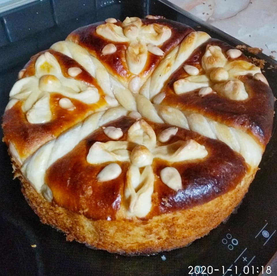 συνταγή-για-βασιλόπιτα τσουρέκι-κεντημένη-