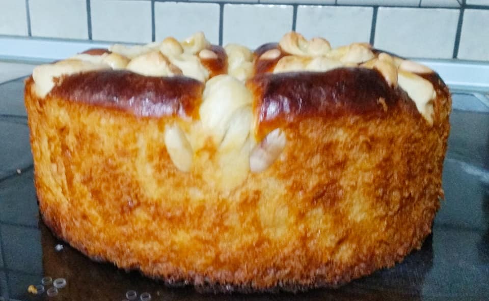 συνταγή-για-βασιλόπιτα τσουρέκι-κεντημένη-