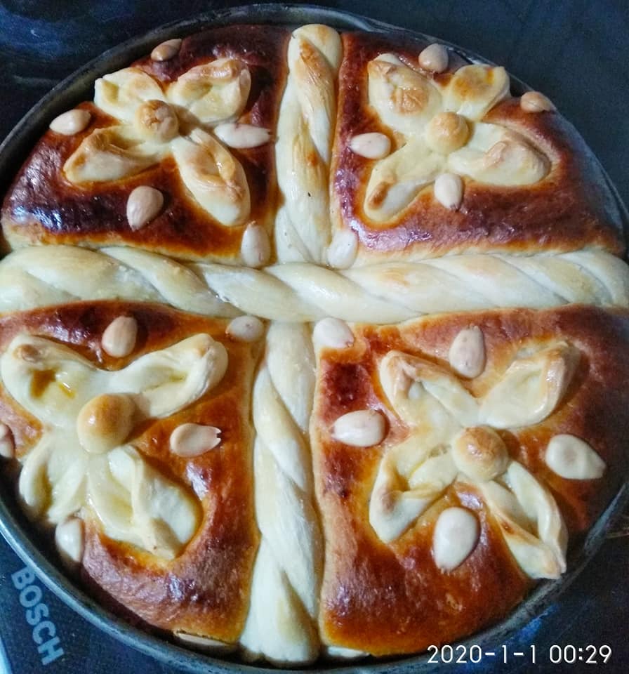 συνταγή-για-βασιλόπιτα τσουρέκι-κεντημένη-