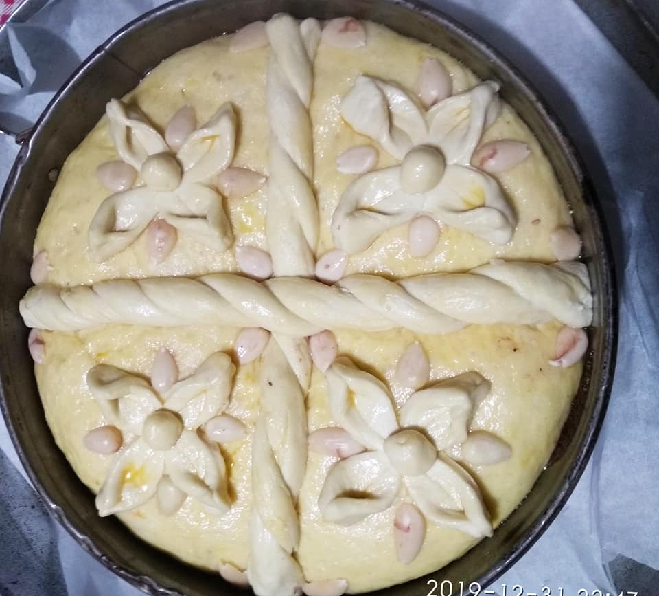 συνταγή-για-βασιλόπιτα τσουρέκι-κεντημένη-