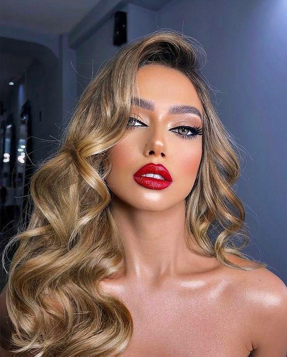 ιδέες-για-γιορτινό μακιγιάζ-με-κόκκινο κραγιόν-