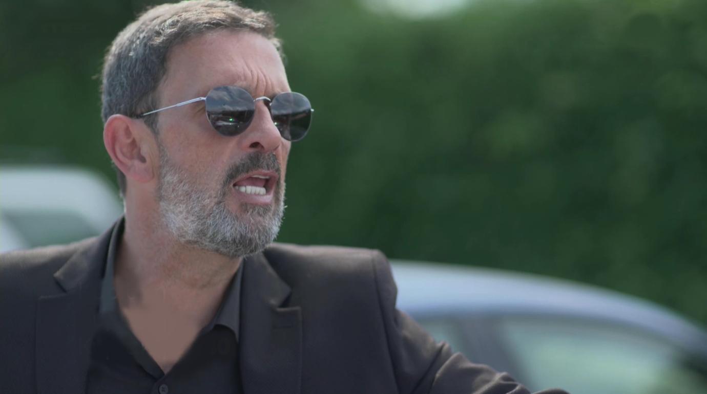 Μαύρο Ρόδο: Ο Βίκος μπουκάρει στο μαγαζί του Καστρινού και γίνεται το σώσε