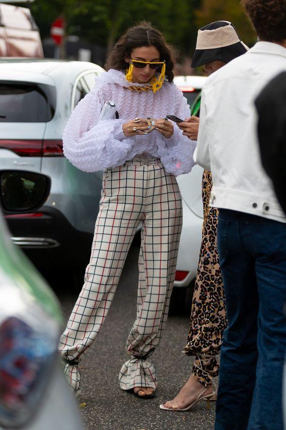 Ντύσιμο με καρό παντελόνι: Οι πιο μοντέρνες ιδέες για τον Χειμώνα 2023