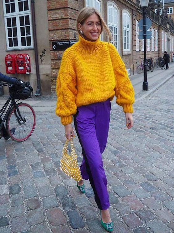 μακρύ-κίτρινο πουλόβερ-με-μοβ παντελόνι-ιδέες-