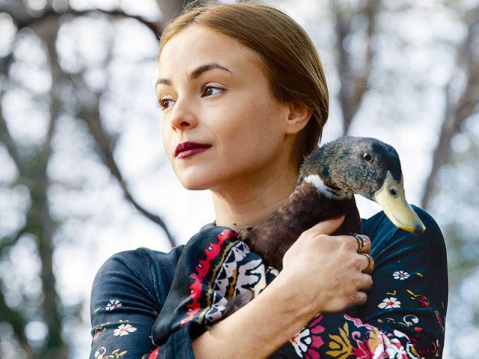 Μαύρο Ρόδο: Ο ρόλος της γυναίκας που μπαίνει στη ζωή του Βίκου