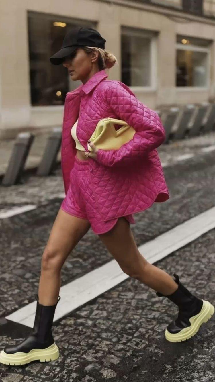 ροζ-καπιτονέ μπουφάν-με-σορτσάκι-ιδέες-
