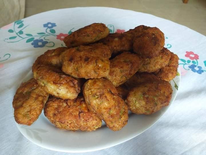 κεφτεδάκια κοτόπουλου-με-κολοκυθάκια-συνταγή- κεφτεδάκια κοτόπουλου-με-κολοκυθάκια-συνταγή-