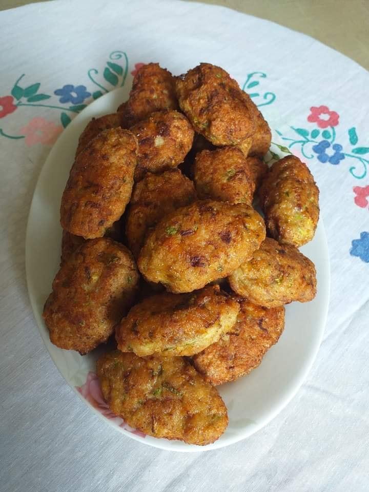 κεφτεδάκια κοτόπουλου-με-κολοκυθάκια-συνταγή- κεφτεδάκια κοτόπουλου-με-κολοκυθάκια-συνταγή-