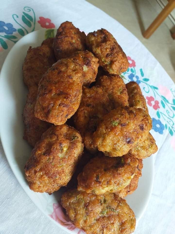 κεφτεδάκια κοτόπουλου-με-κολοκυθάκια-συνταγή- κεφτεδάκια κοτόπουλου-με-κολοκυθάκια-συνταγή-