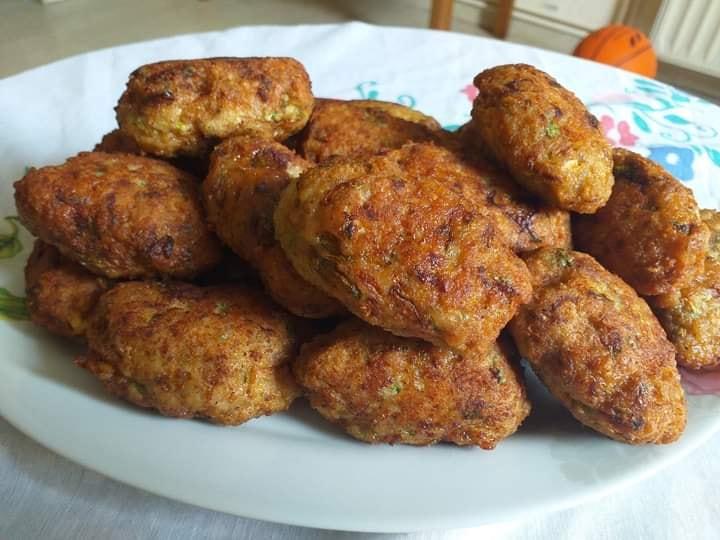 κεφτεδάκια κοτόπουλου-με-κολοκυθάκια-συνταγή- κεφτεδάκια κοτόπουλου-με-κολοκυθάκια-συνταγή-