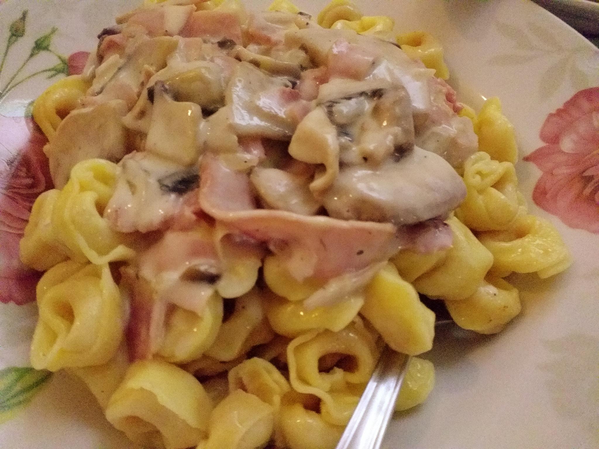 τορτελίνια-με-μπέικον-συνταγή-