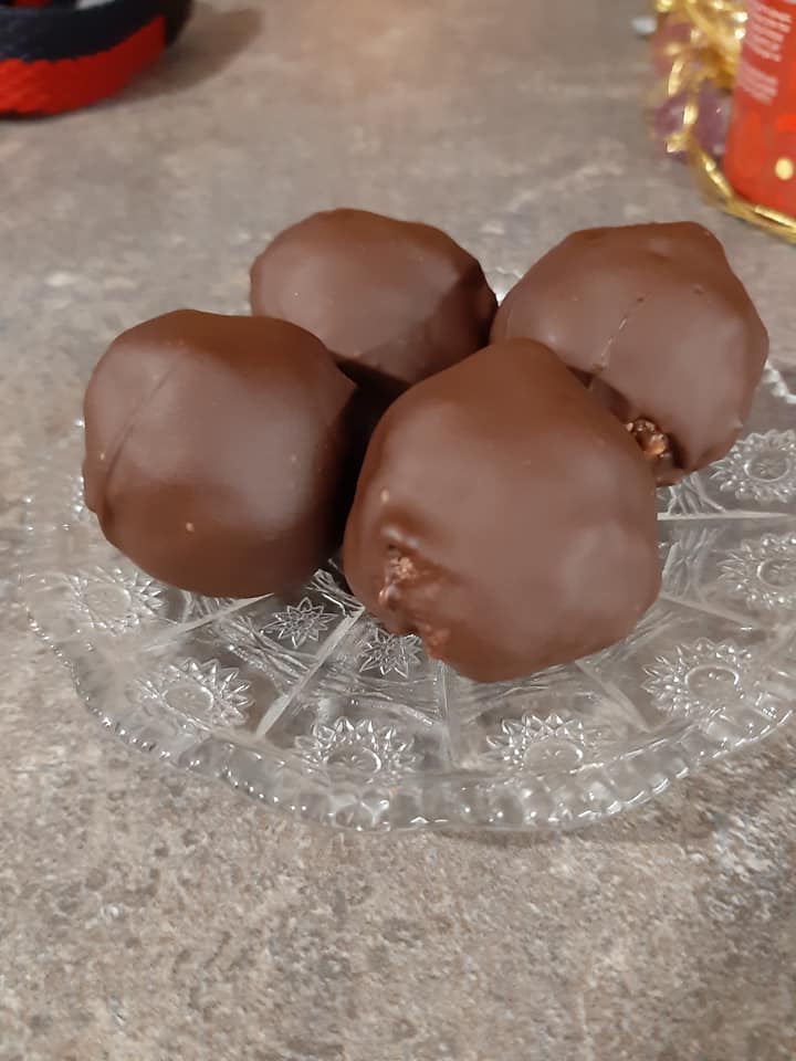 ενεργειακά-τρουφάκια-με-σοκολάτα-συνταγή-