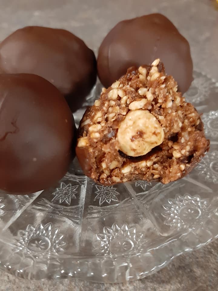 ενεργειακά-τρουφάκια-με-σοκολάτα-συνταγή-