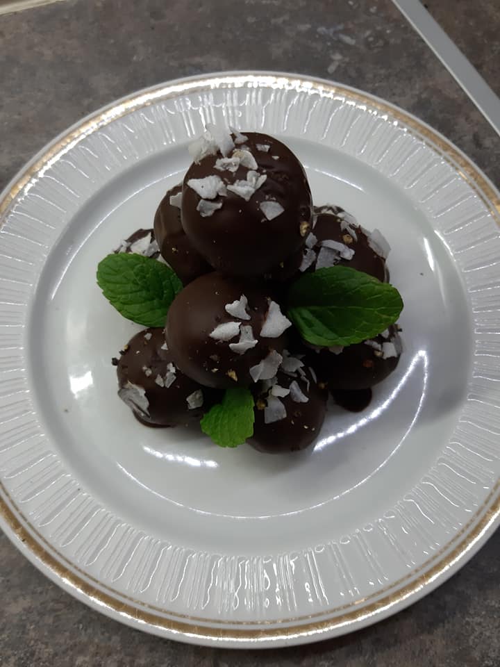 ενεργειακά-τρουφάκια-με-σοκολάτα-συνταγή-