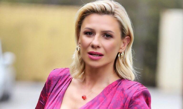 Κατερίνα Καραβάτου : Θα μείνετε άφωνοι – Δείτε τη στα 49 της χωρίς μακιγιάζ