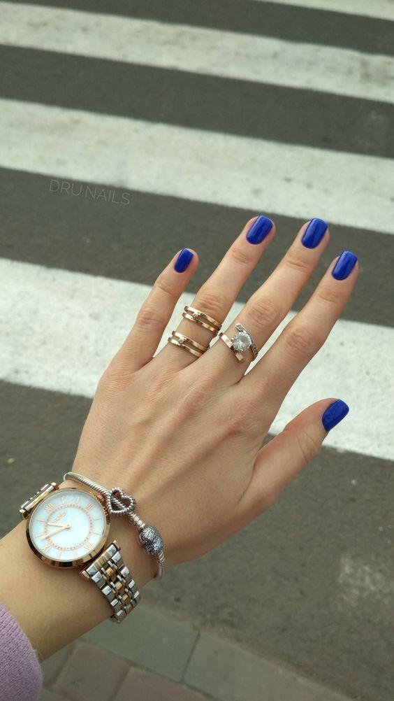 ιδέες-για-μπλε ηλεκτρίκ νύχια-2023-