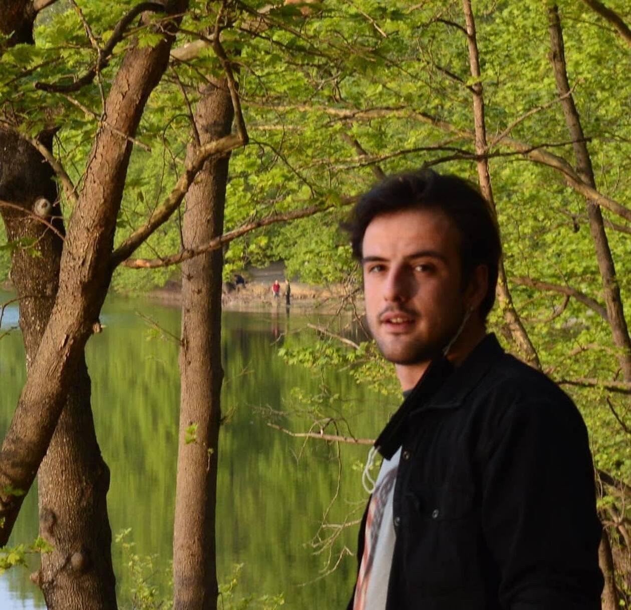 Μαύρο ρόδο – Μιχάλης Αρτεμισιάδης: Αυτός είναι ο δίδυμος αδερφός του ηθοποιού