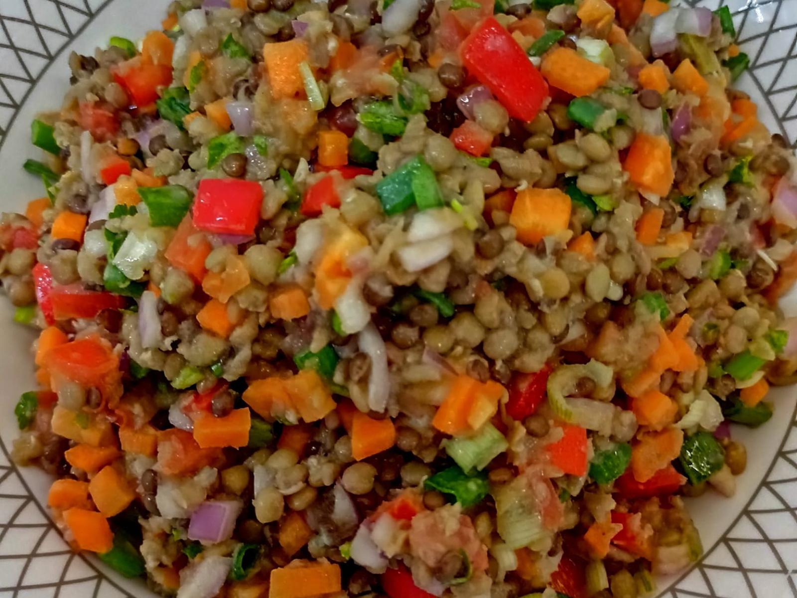 συνταγή-για-φακοσαλάτα-με-λαχανικά-