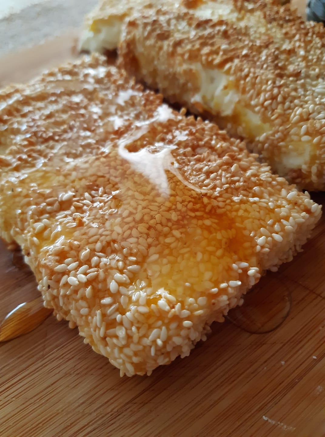 φέτα-με-σουσάμι-και-μέλι-συνταγή-