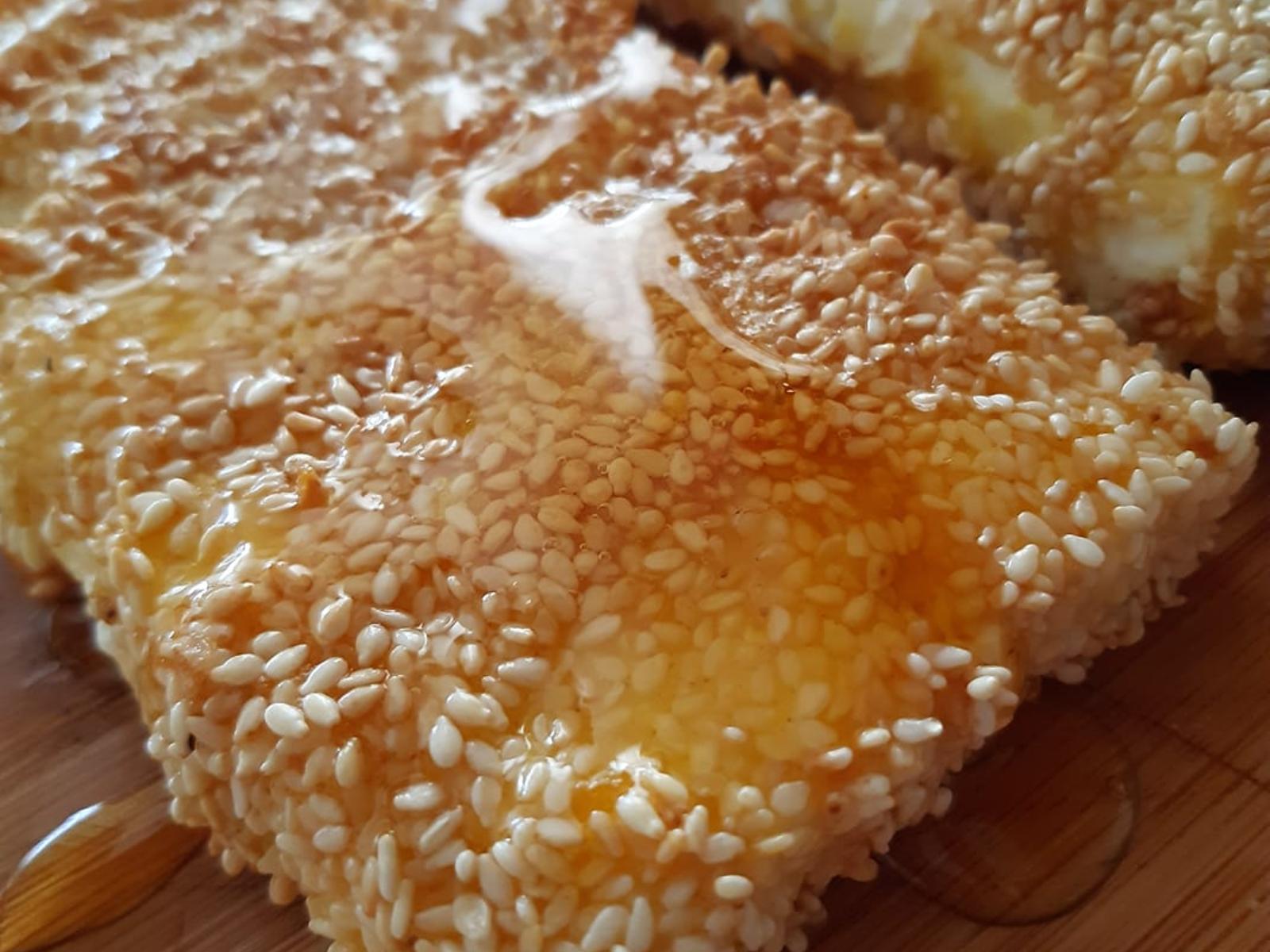 φέτα-με-σουσάμι-και-μέλι-συνταγή-