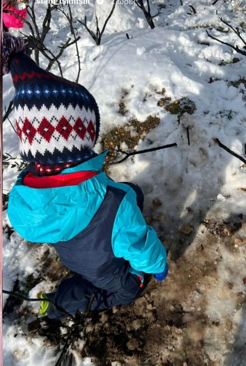 Η Σταματίνα Τσιμτσιλή μας δείχνει τον γιο της που παίζει στο χιόνι