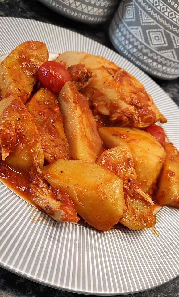 κοτόπουλο-γιαχνί-με-πατάτες-συνταγή-