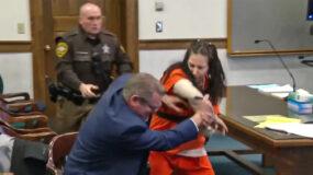 Η κατηγορούμενη επιτέθηκε στον δικηγόρο της κατά τη διάρκεια της ακροαματικής διαδικασίας