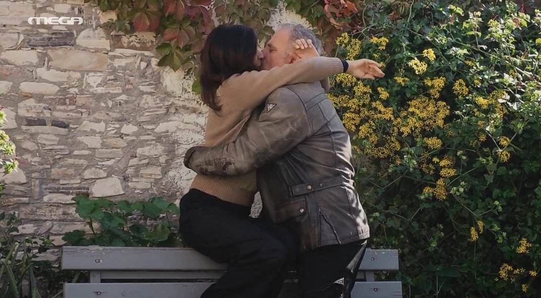 Η Γη της Ελιάς-Ιουλία-Στάθης- Η Γη της Ελιάς-Ιουλία-Στάθης-