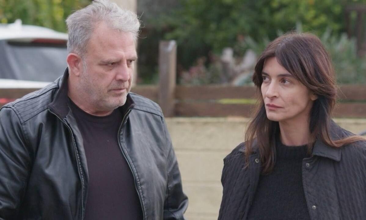 Η Γη της Ελιάς-Ιουλία-Στάθης-