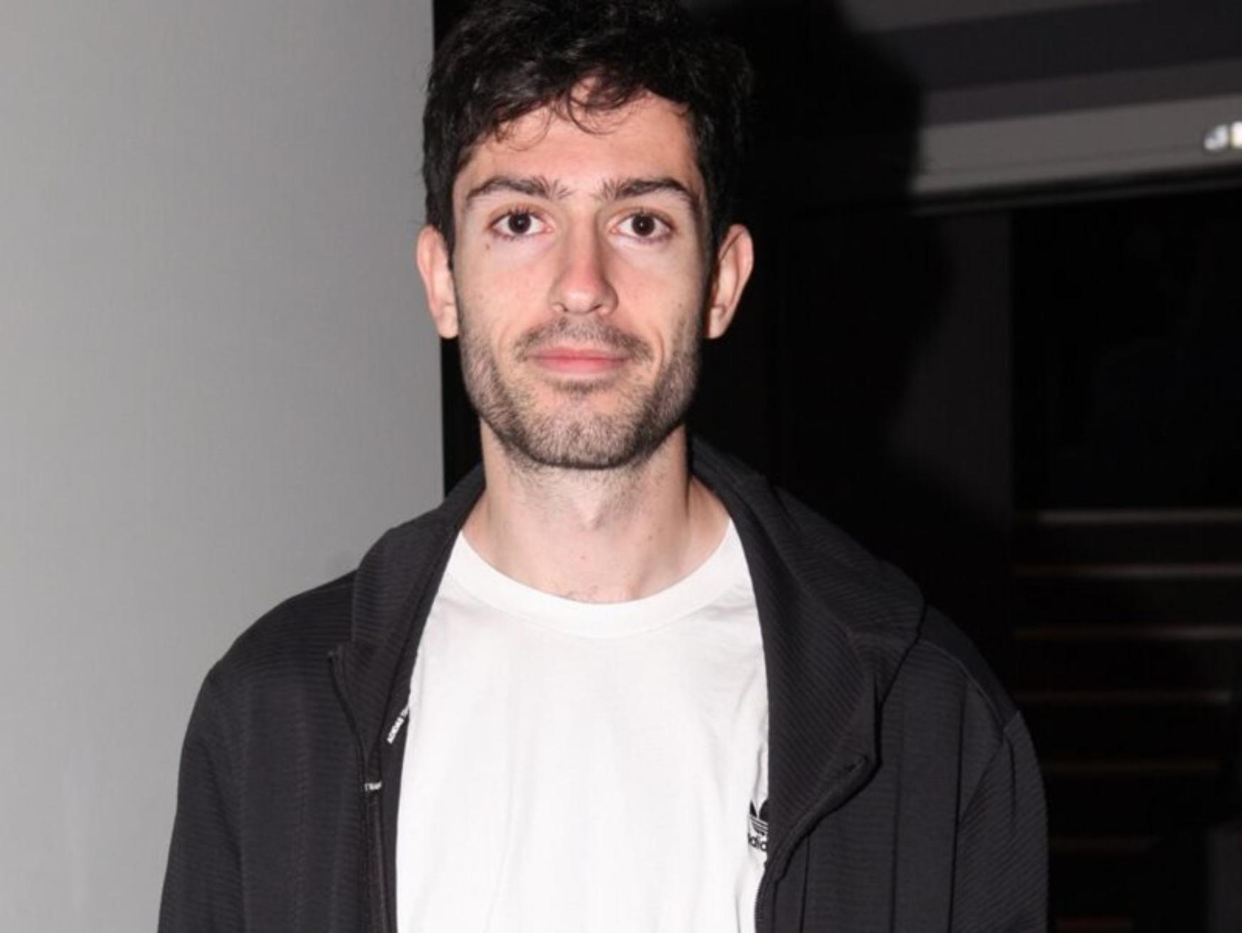 Αυτός είναι ο σεφ, πατέρας του Μίλτου Τεντόγλου, μοιαζουν σαν δυο σταγόνες νερό