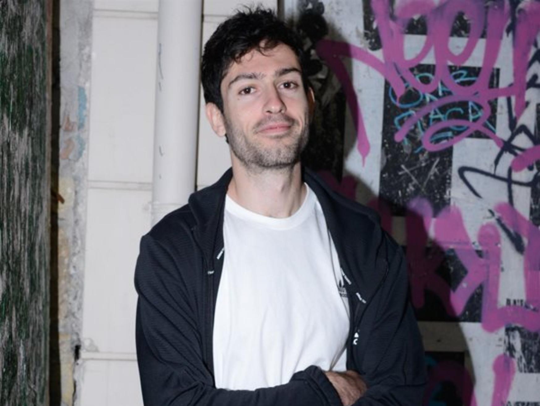 Αυτός είναι ο σεφ, πατέρας του Μίλτου Τεντόγλου, μοιαζουν σαν δυο σταγόνες νερό