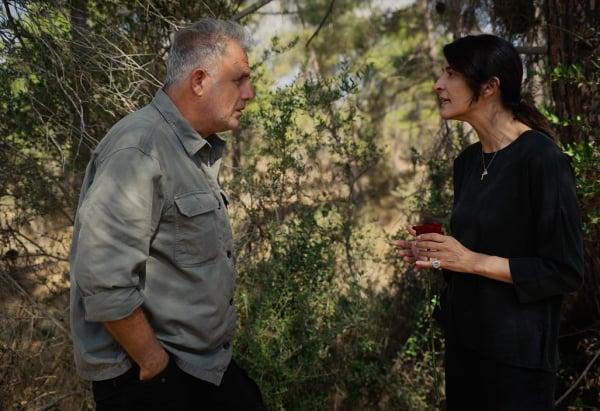 Η Γη της Ελιάς-Στάθης-Ιουλία- Η Γη της Ελιάς-Στάθης-Ιουλία-