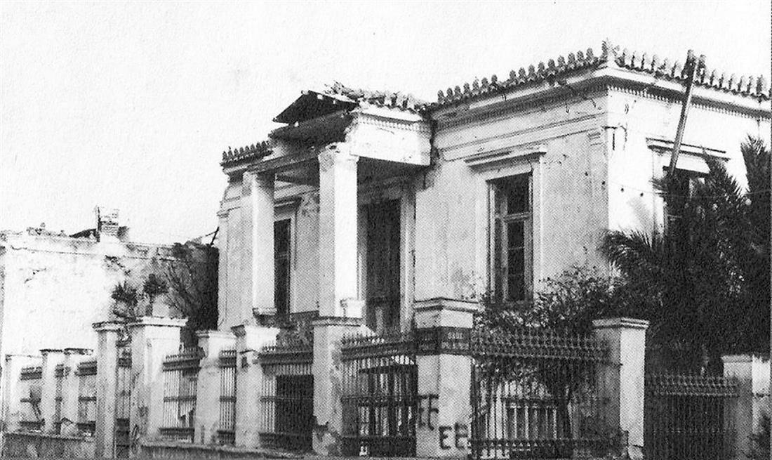 Σεισμός στον Κορινθιακό: Σαν σήμερα ο Εγκέλαδος του 1981 που πήραν μαζί τους δεκάδες ψυχές