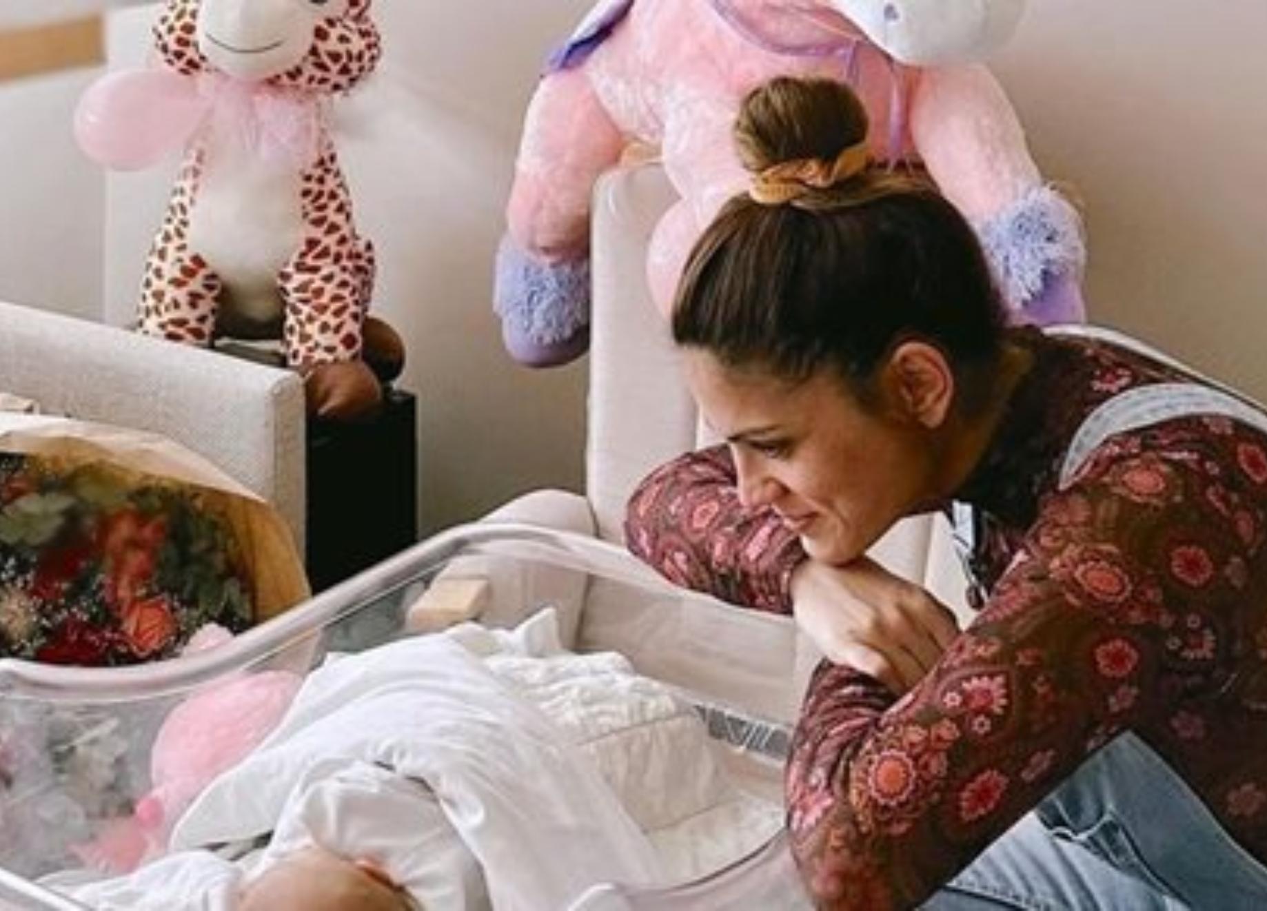 Η Μαίρη Συνατσάκη αποκαλύπτει ποια την νονά της κόρης της