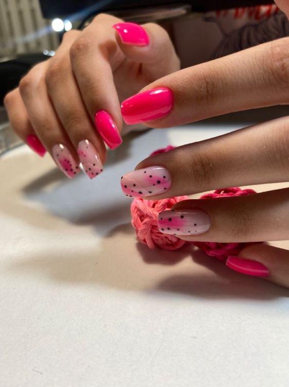 φούξια-νύχια-με-πουά σχέδια-ιδέες-