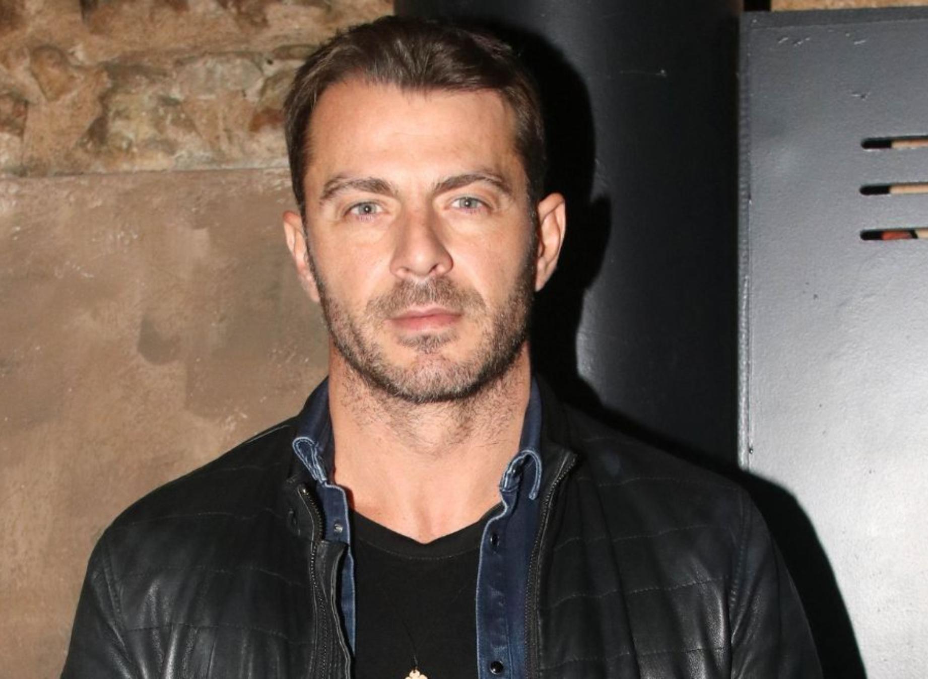 Ο ρόλος που θα ενσαρκώσει ο Γιώργος Αγγελόπουλος σε διεθνή παραγωγή μαζί με τον πασίγνωστο ηθοποιό Robert Powell