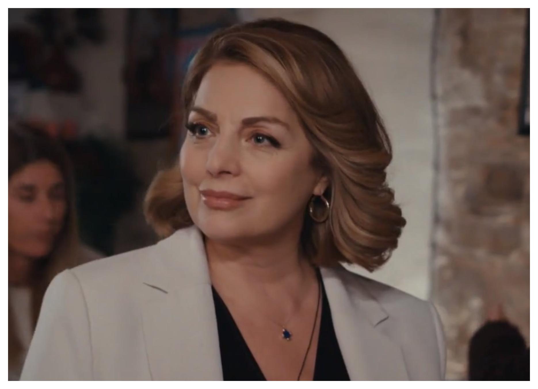 Η Γη Της Ελιάς: Η Μυρτάλη έξαλλη πάει να βρει την Αθήνα