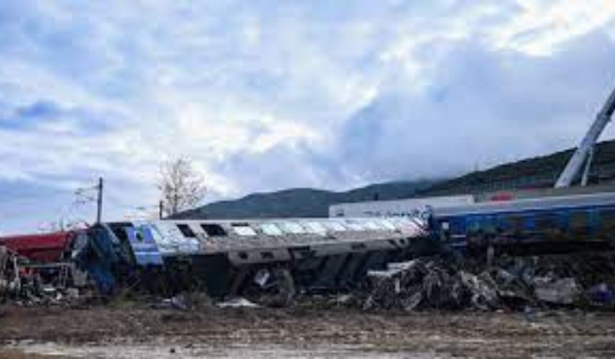 Τραγωδία Τέμπη : Τα πρώτα λόγια του σταθμάρχη σε συνάδελφό του όταν έμαθε για τους νεκρούς του δυστυχήματος