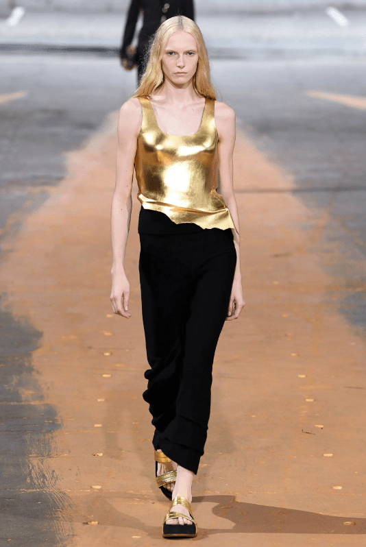 golden-χρώματα-στο-γυναικείο ντύσιμο-τάσεις 2023-Άνοιξη 2023-ιδέες-