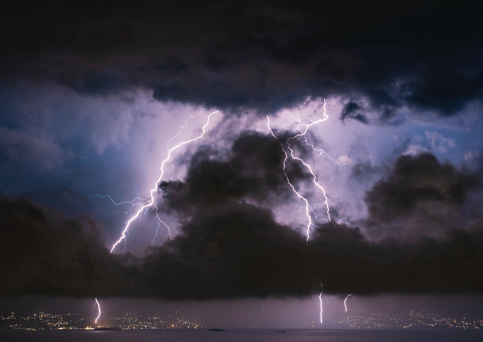 Έκτακτο δελτίο καιρού: Επιδείνωση – Έρχονται καταιγίδες, κεραυνοί και χαλάζι