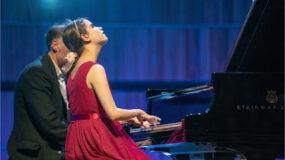 Πολλά μπράβο :  Τυφλή έφηβη με αυτισμό που παίζει εκπληκτικό πιάνο – Θριάμβευσε σε διαγωνισμό ταλέντων στη Βρετανία